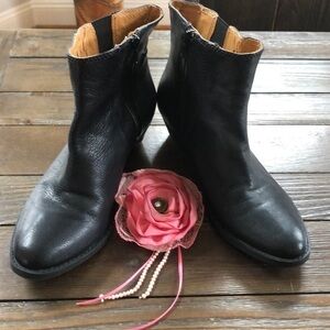 Nine West Vintage America black leather booties